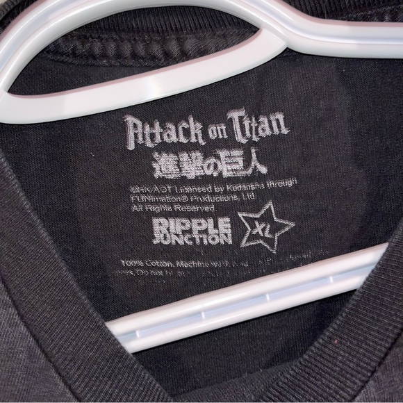 Attack on titan shirt - Picture 3 of 3